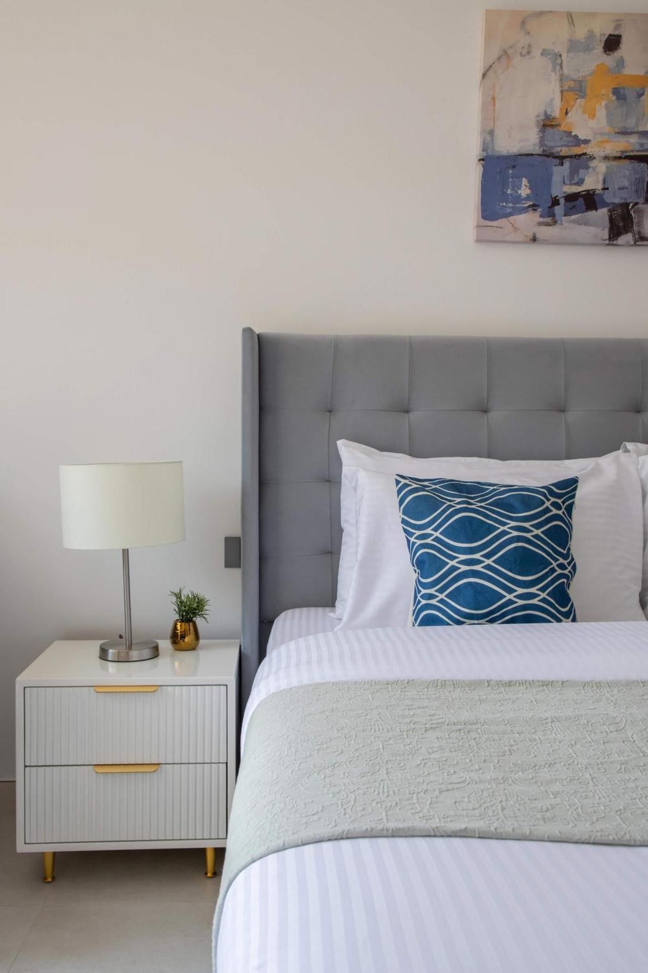 Frank Porter - Legacy By Sunrise Apartment Dubai