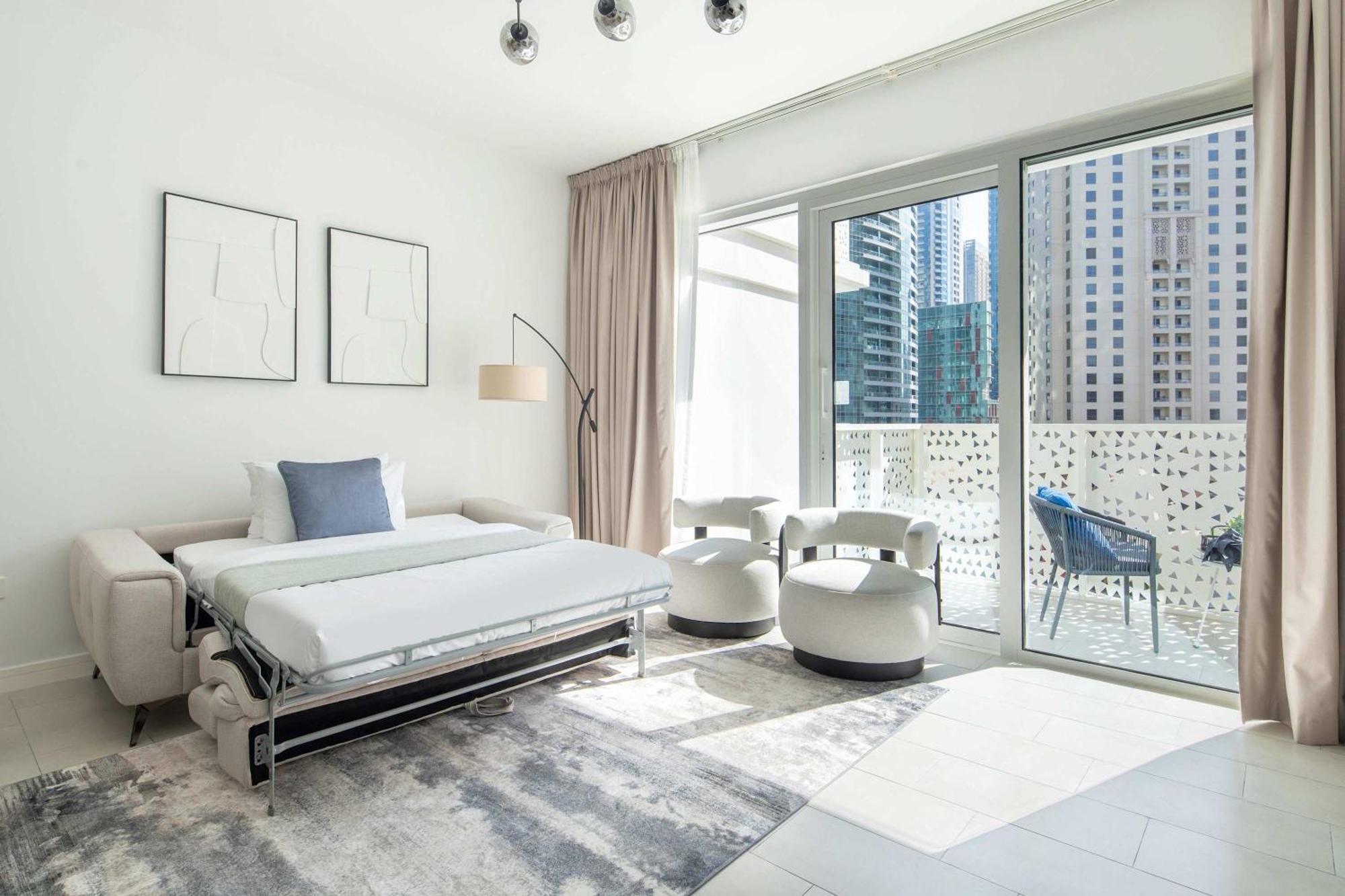 Frank Porter - La Vie Apartment *