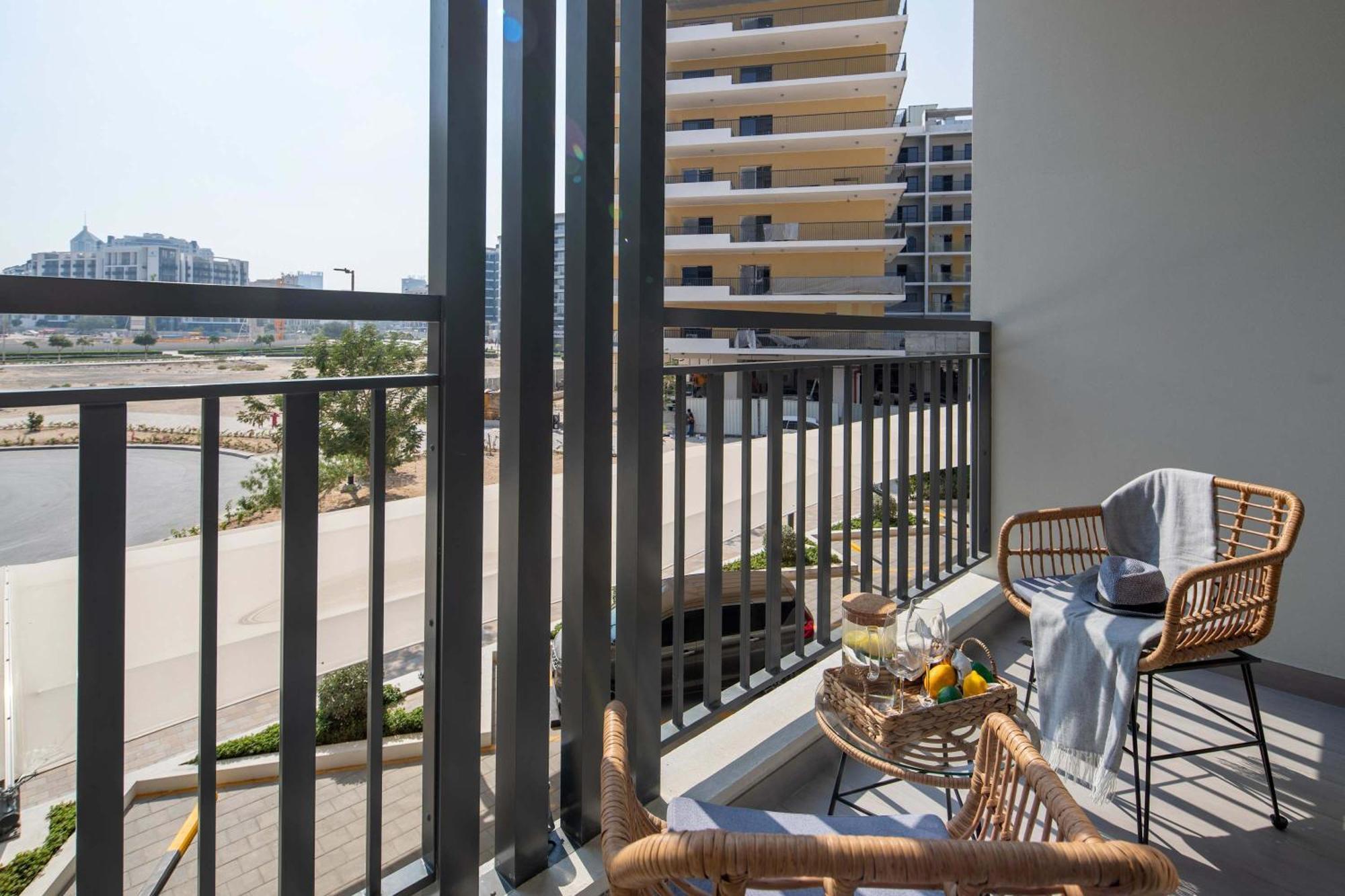 Frank Porter - Legacy By Sunrise Apartment Dubai