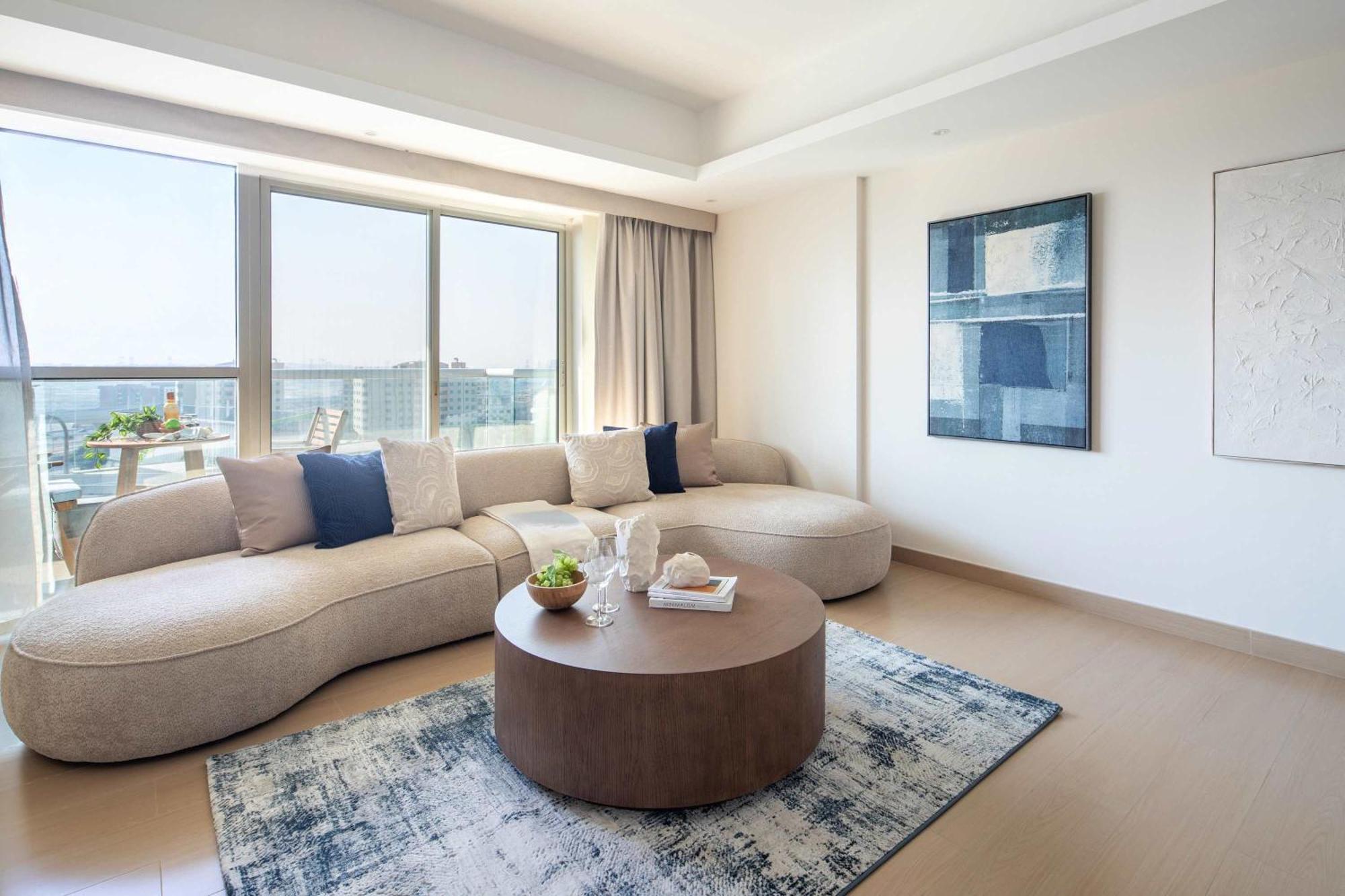 Frank Porter - Zen Tower Apartment *