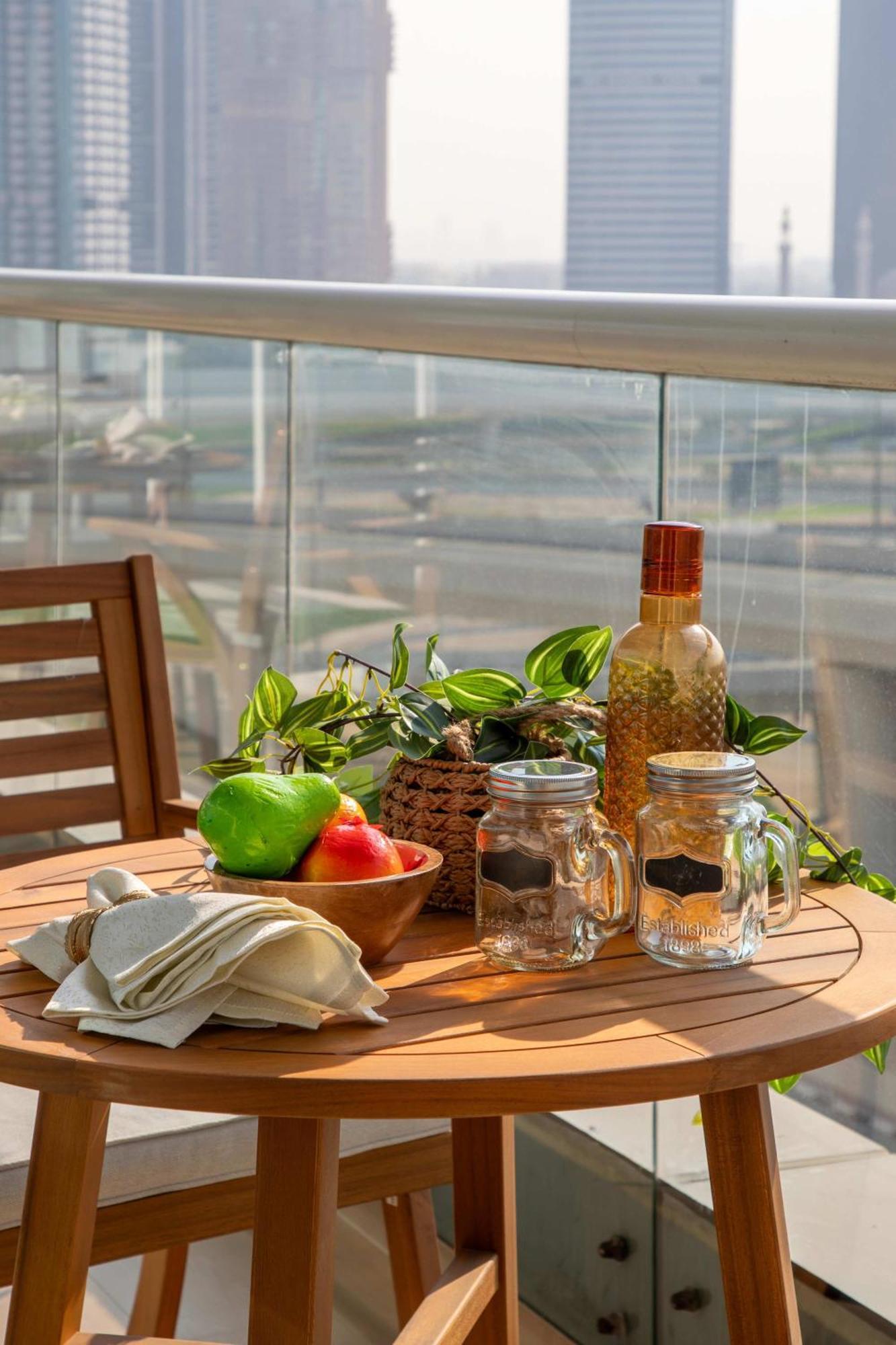Frank Porter - Zen Tower Apartment Dubai