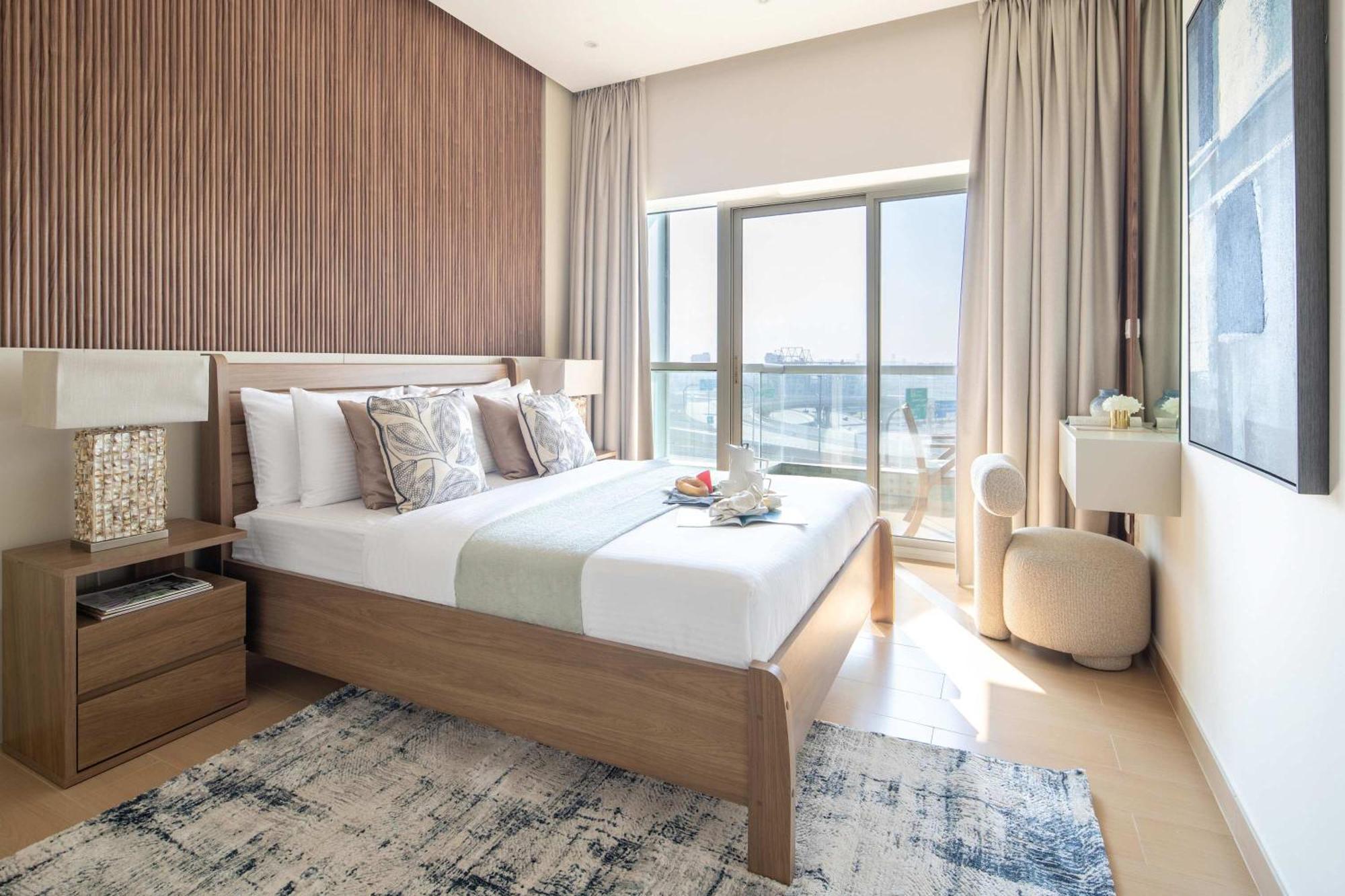 Frank Porter - Zen Tower Apartment Dubai
