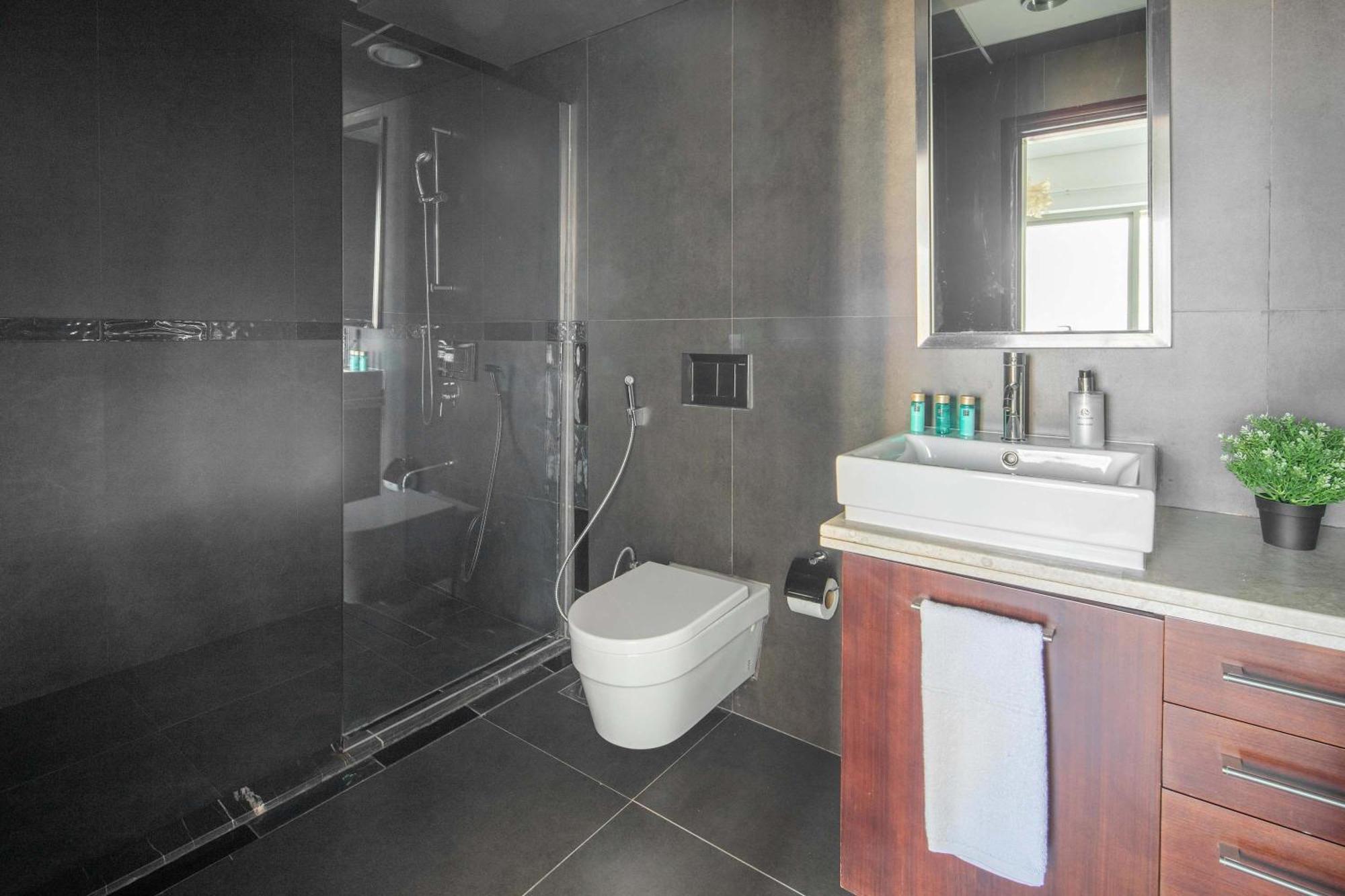 Frank Porter - Boulevard Tower 1 * Dubai