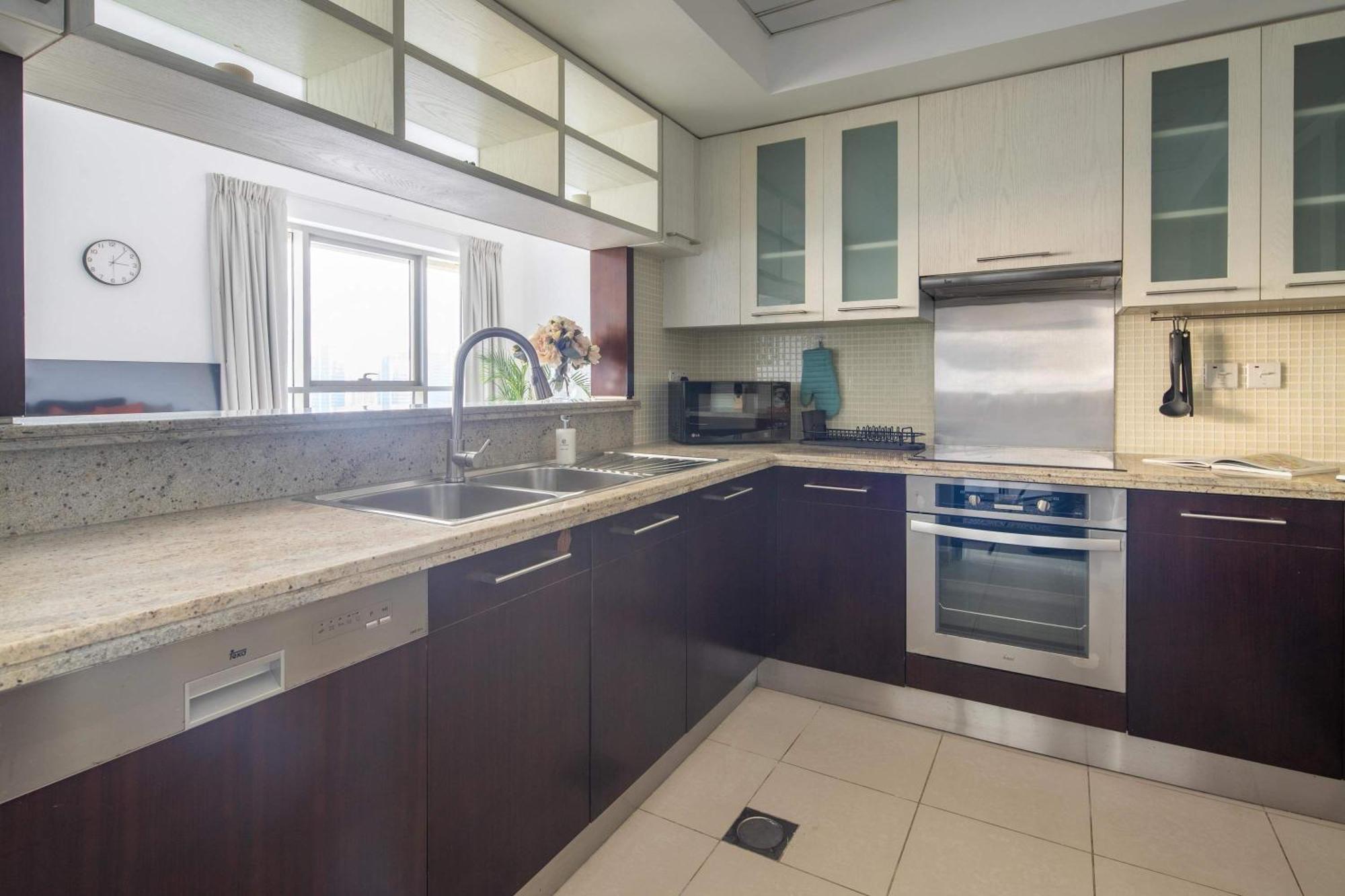 Frank Porter - Boulevard Tower 1 * Dubai