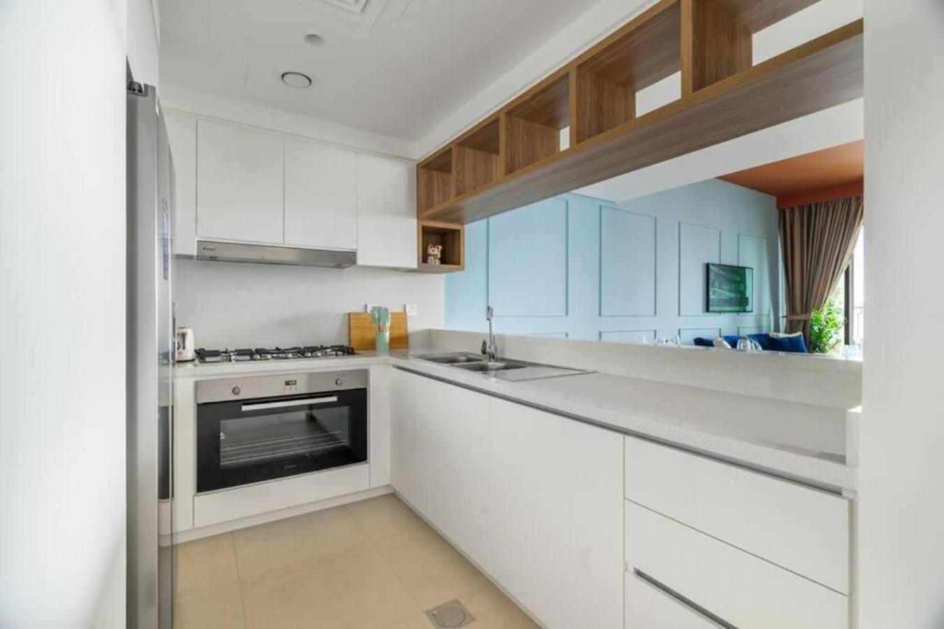Chic & Luxurious With Burj Khalifa View Apartment