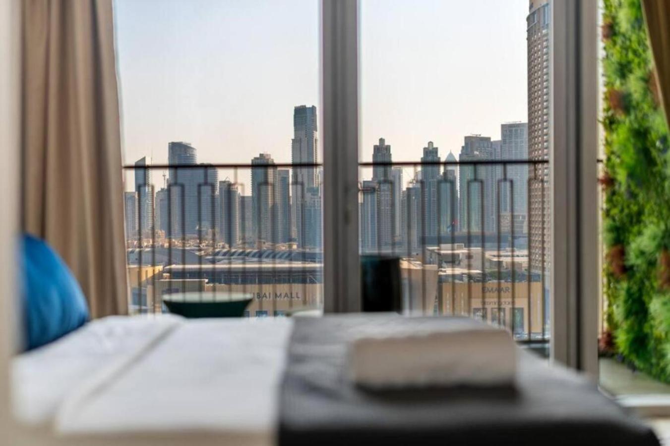 Chic & Luxurious With Burj Khalifa View Apartment *
