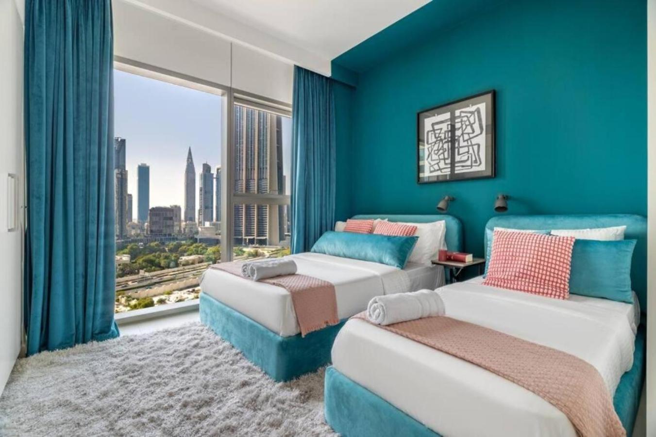 Chic & Luxurious With Burj Khalifa View Apartment