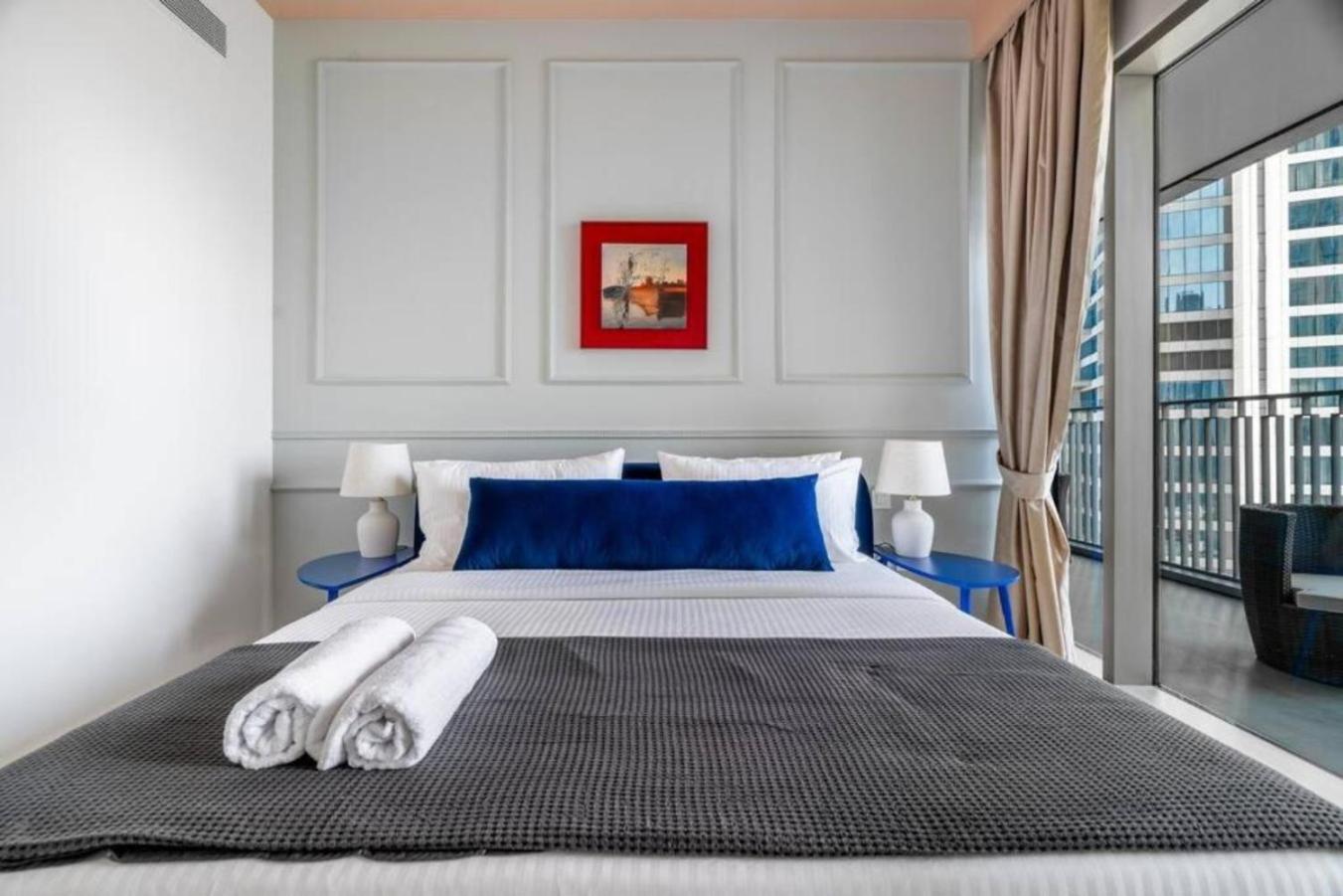 Apartment Chic & Luxurious With Burj Khalifa View