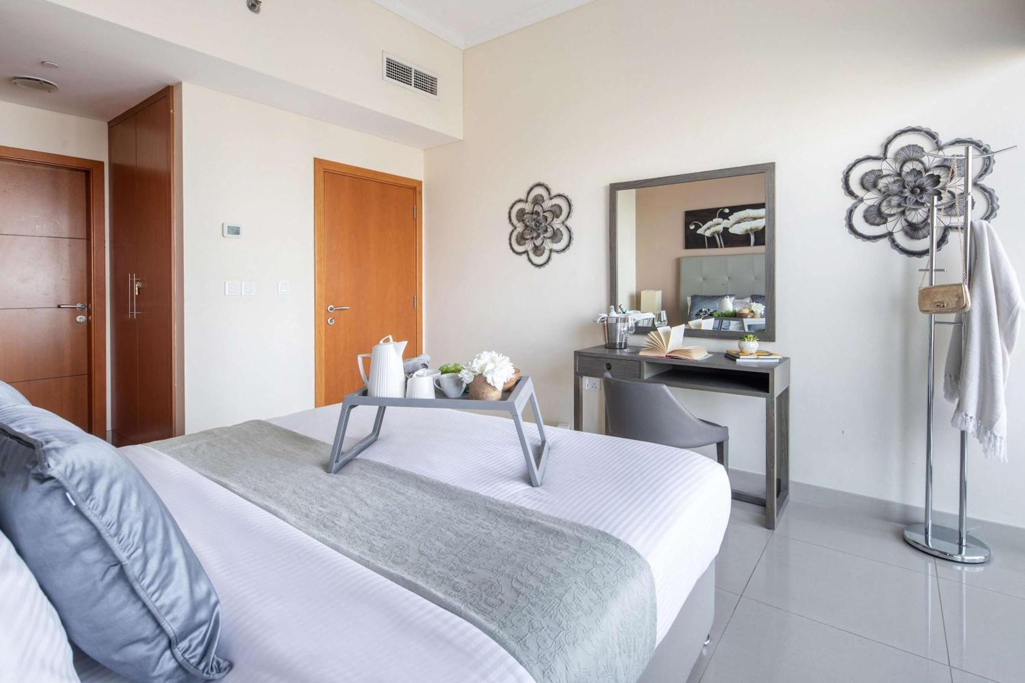 Frank Porter - Ocean Heights, Marina Dubai