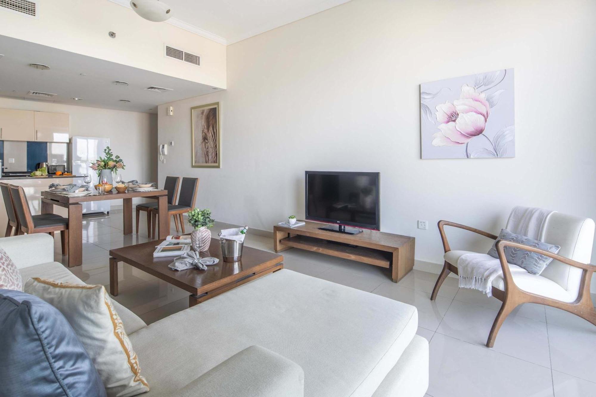 Frank Porter - Ocean Heights, Marina Apartment *