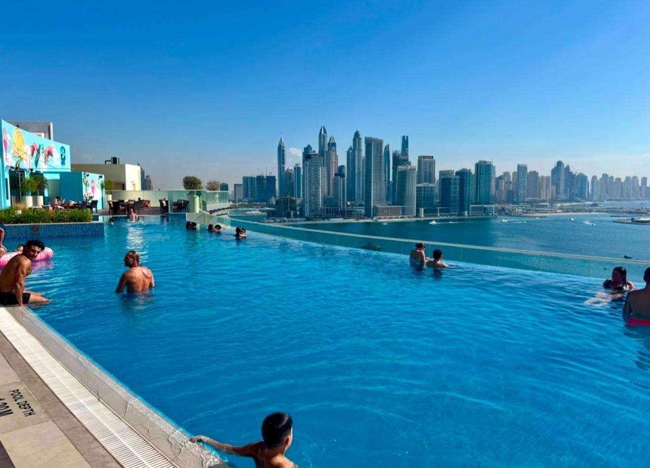 1 Bedroom By The With Free Rooftop Pool Access Apartment *