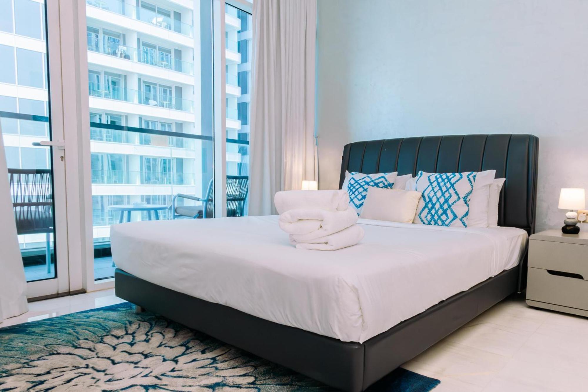 Welhome - Opulent Retreat With Panoramic Cityscape Views * Dubai