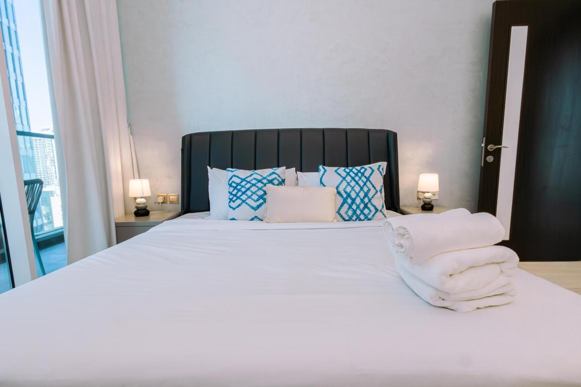 Welhome - Opulent Retreat With Panoramic Cityscape Views * Dubai