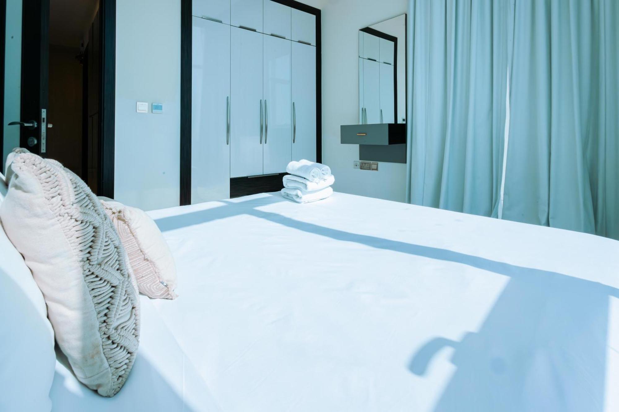 Apartment Welhome - Opulent Retreat With Panoramic Cityscape Views Dubai