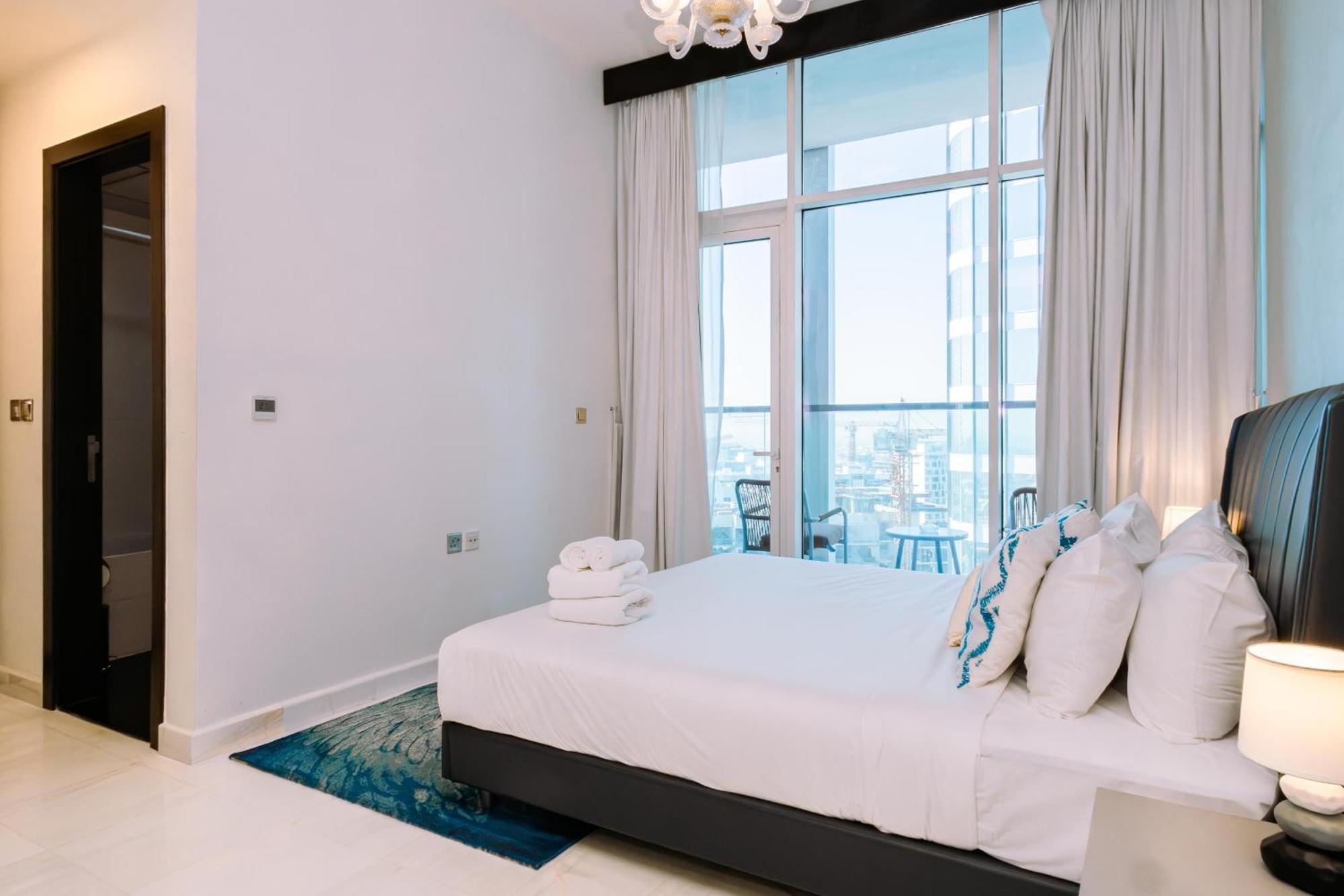 Welhome - Opulent Retreat With Panoramic Cityscape Views * Dubai