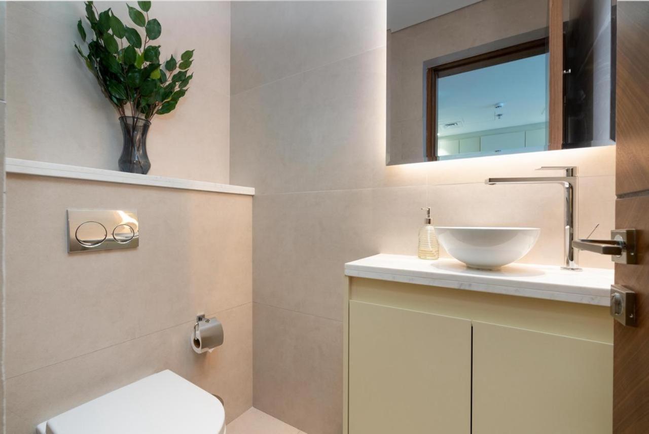 White Sage New Large 1br At Jvc Apartment
