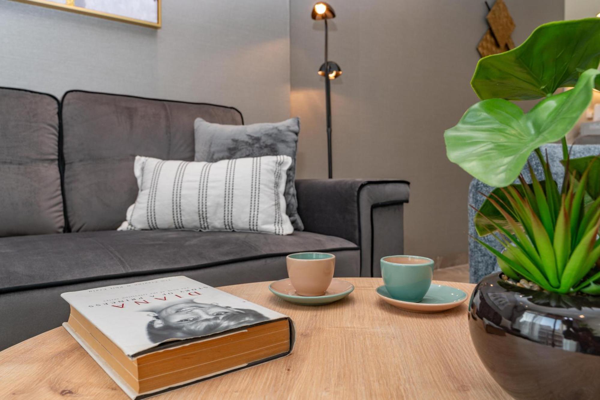 White Sage New Large 1br At Jvc Apartment *