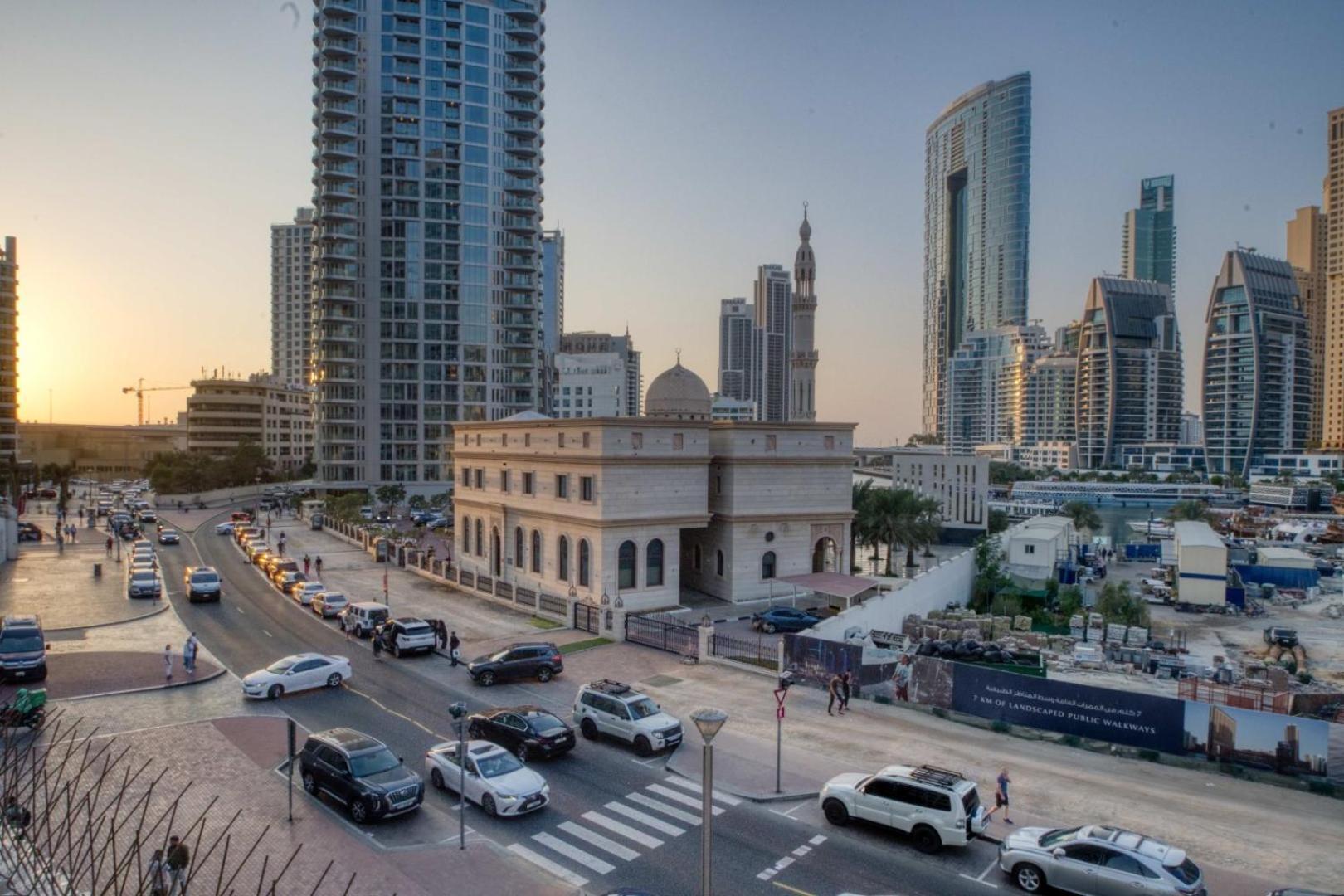Dreaminn - 2br Spacious Marina Park With Balcony Apartment Dubai