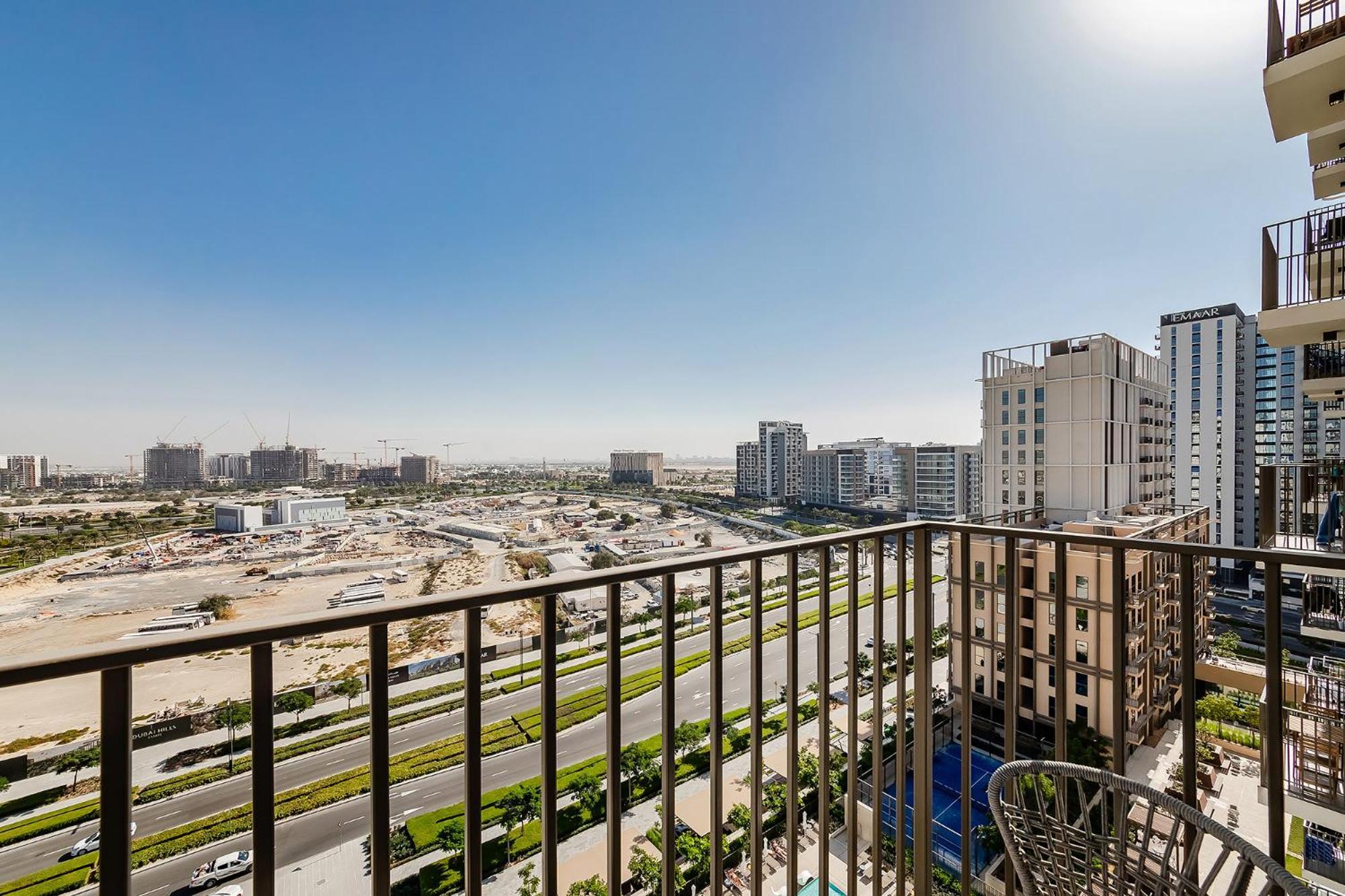 Apartment Deluxe 2br At Socio Hills Estate