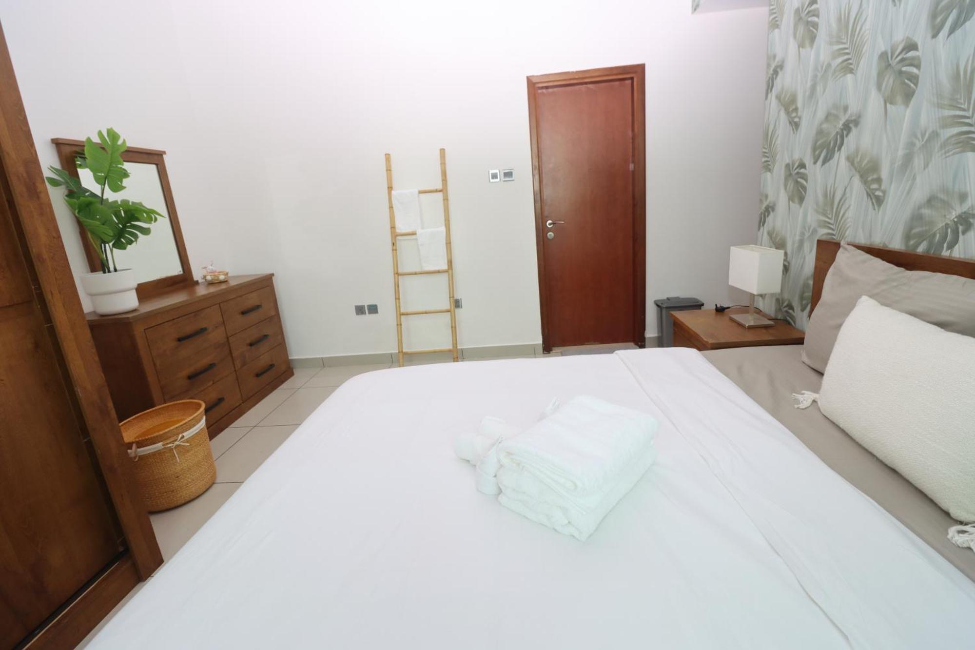Vista Lavisha Vacation - Elegant 1bdr With Stunning Sea View And Partial Canal View *
