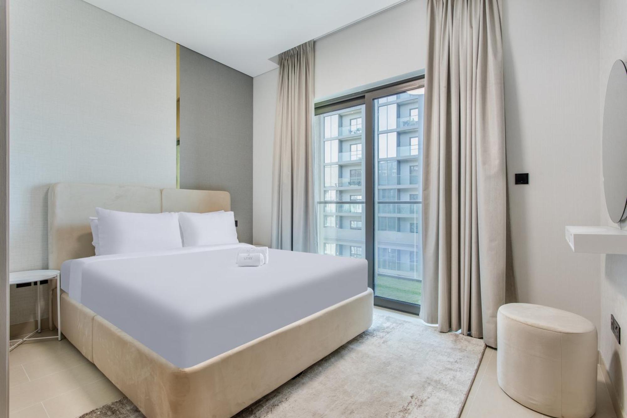 By Latinem Luxury 2br Cv A2714 Near Mall *