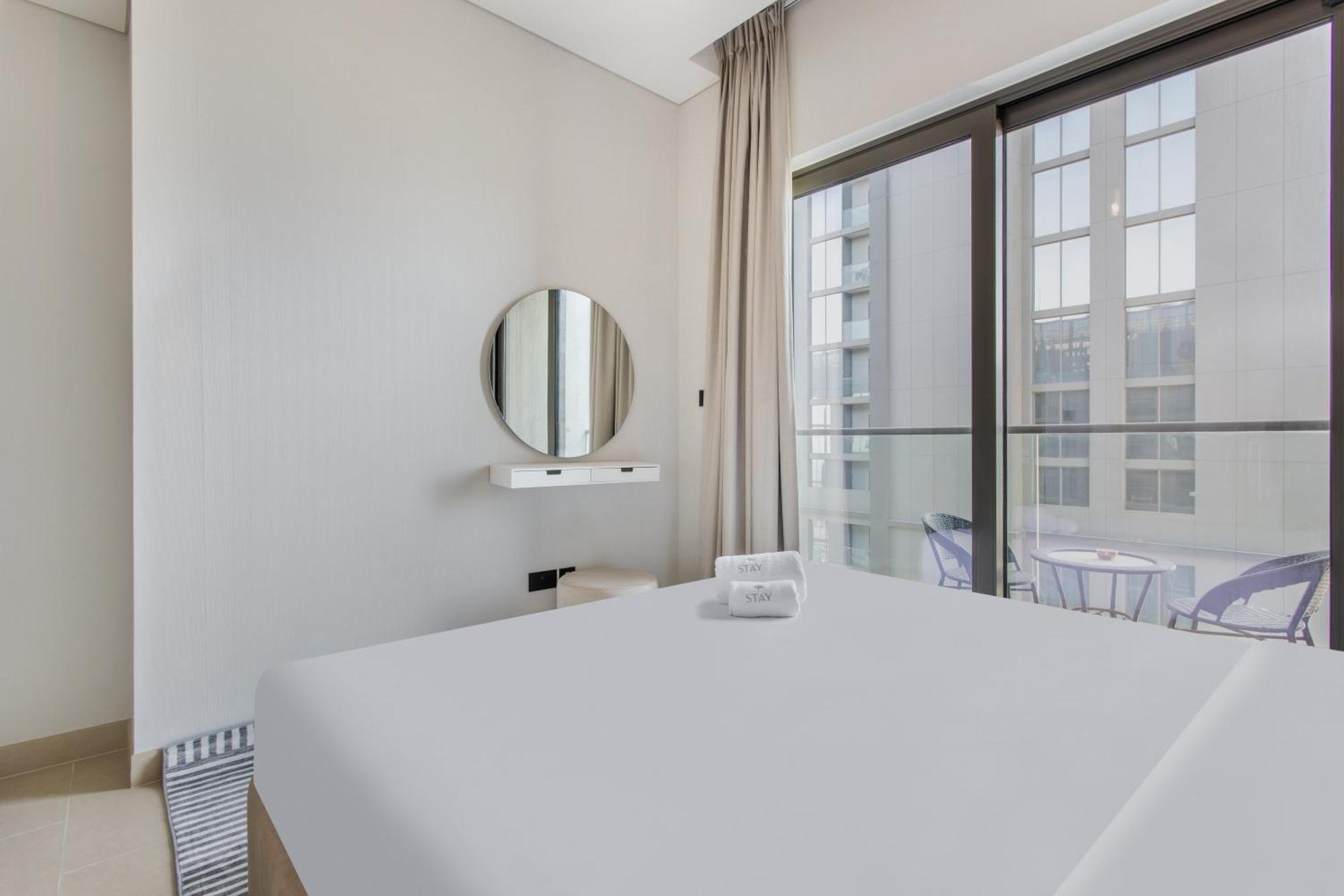 By Latinem Luxury 2br Cv A2714 Near Mall
