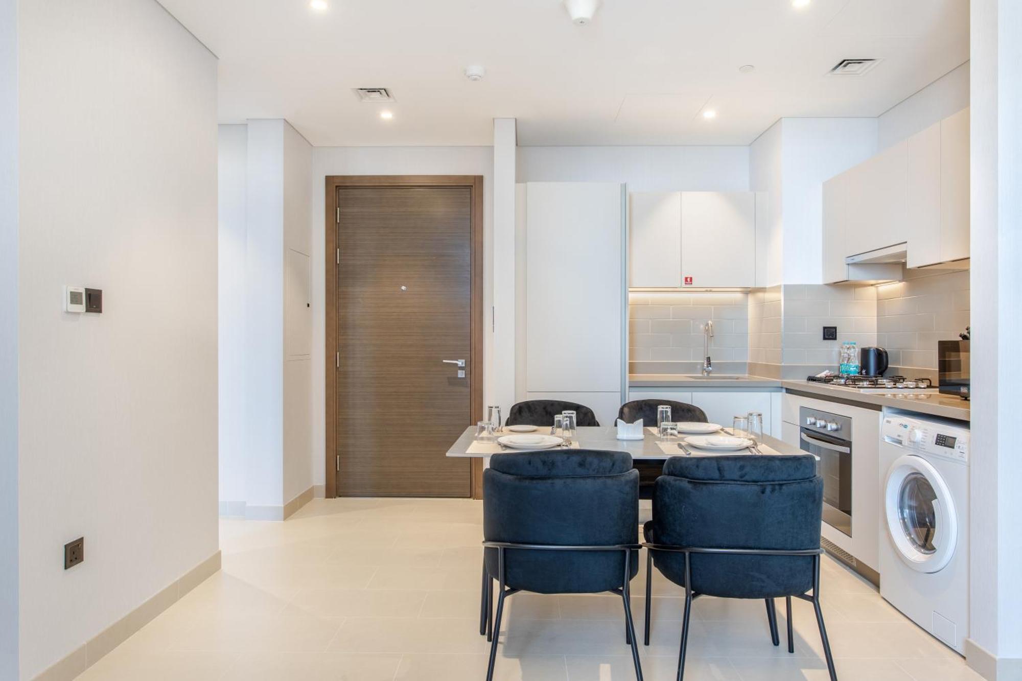 By Latinem Luxury 2br Cv A2714 Near Mall Apartment