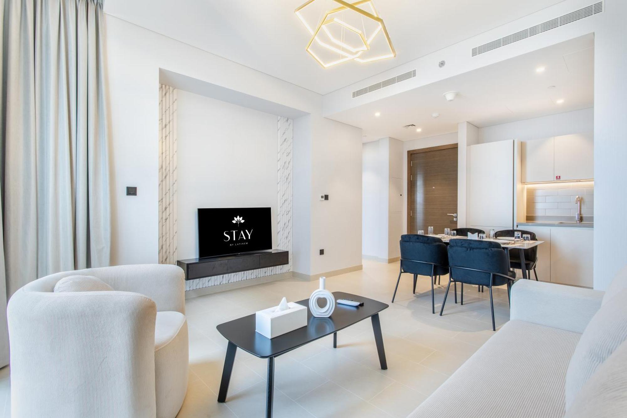 By Latinem Luxury 2br Cv A2714 Near Mall
