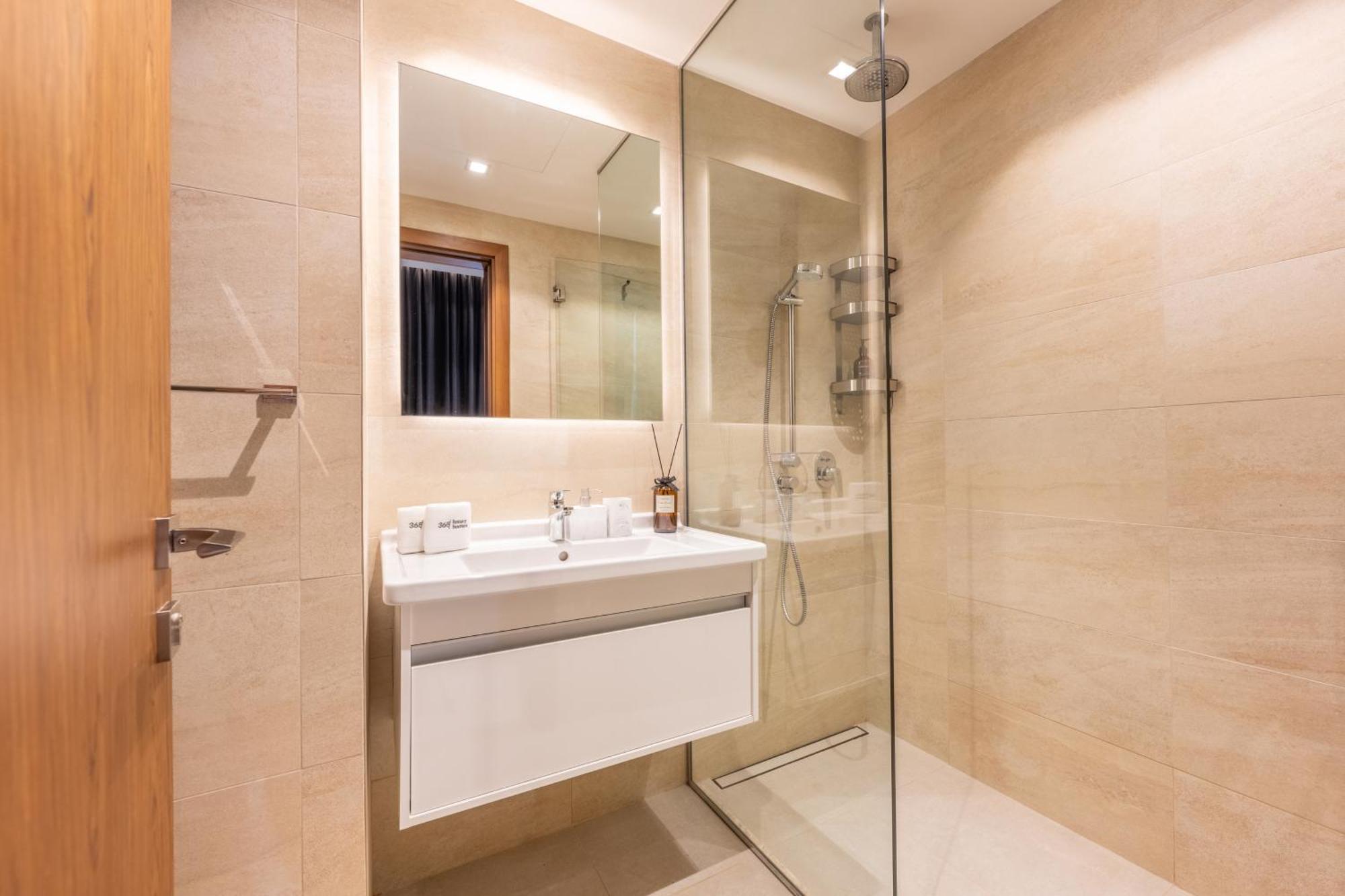 Exclusive Marina - Posh 3br With Stunning Views Dubai