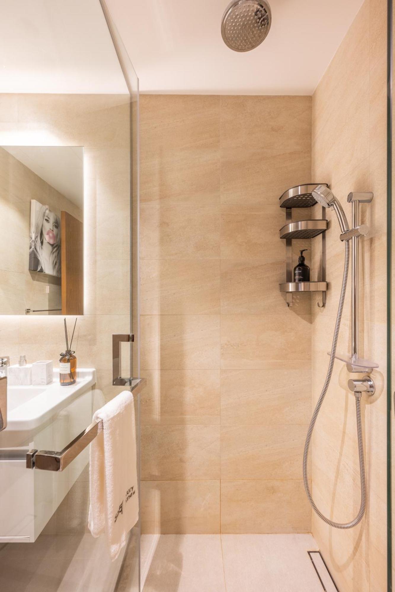 Exclusive Marina - Posh 3br With Stunning Views * Dubai