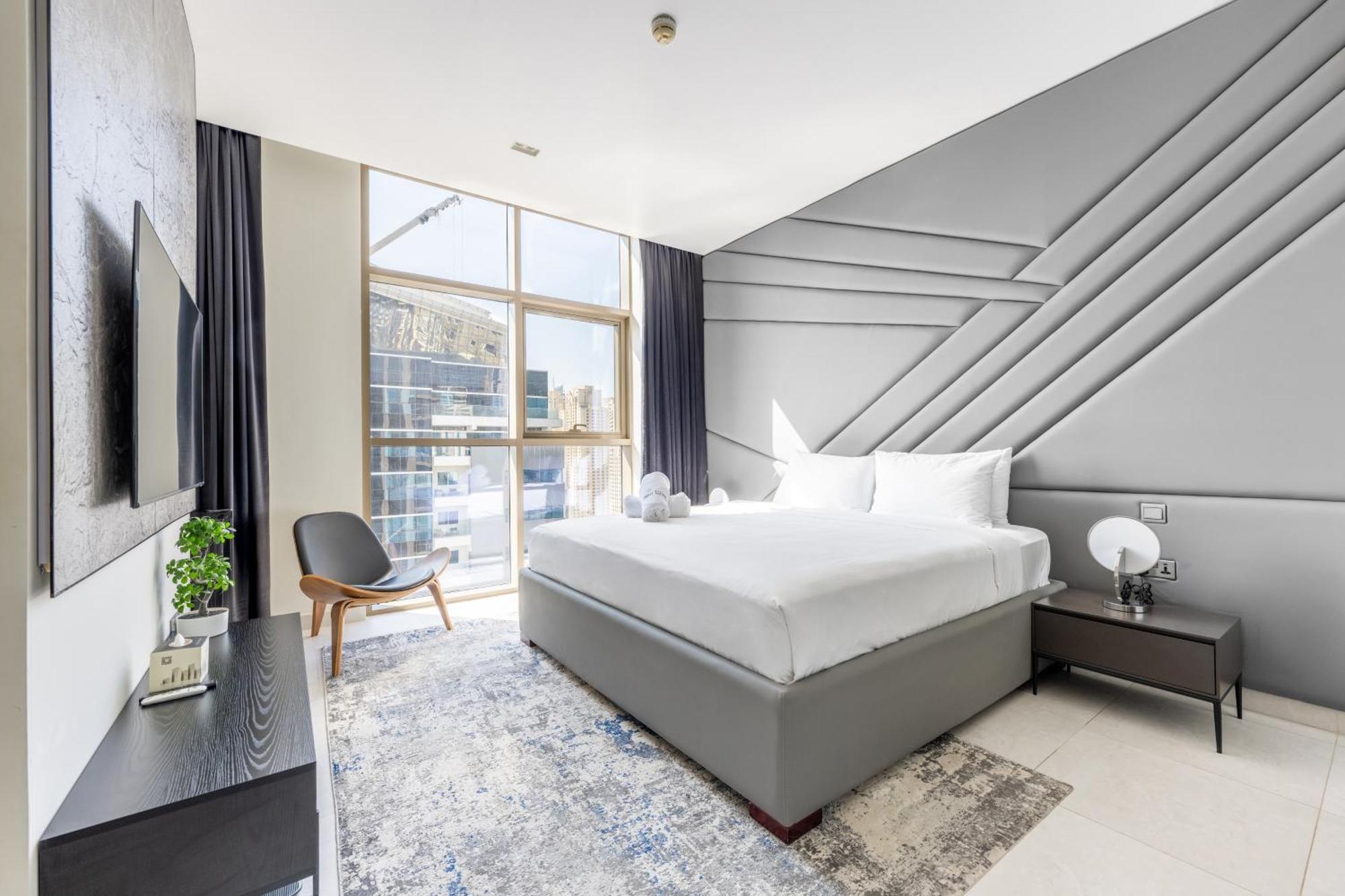 Exclusive Marina - Posh 3br With Stunning Views Apartment