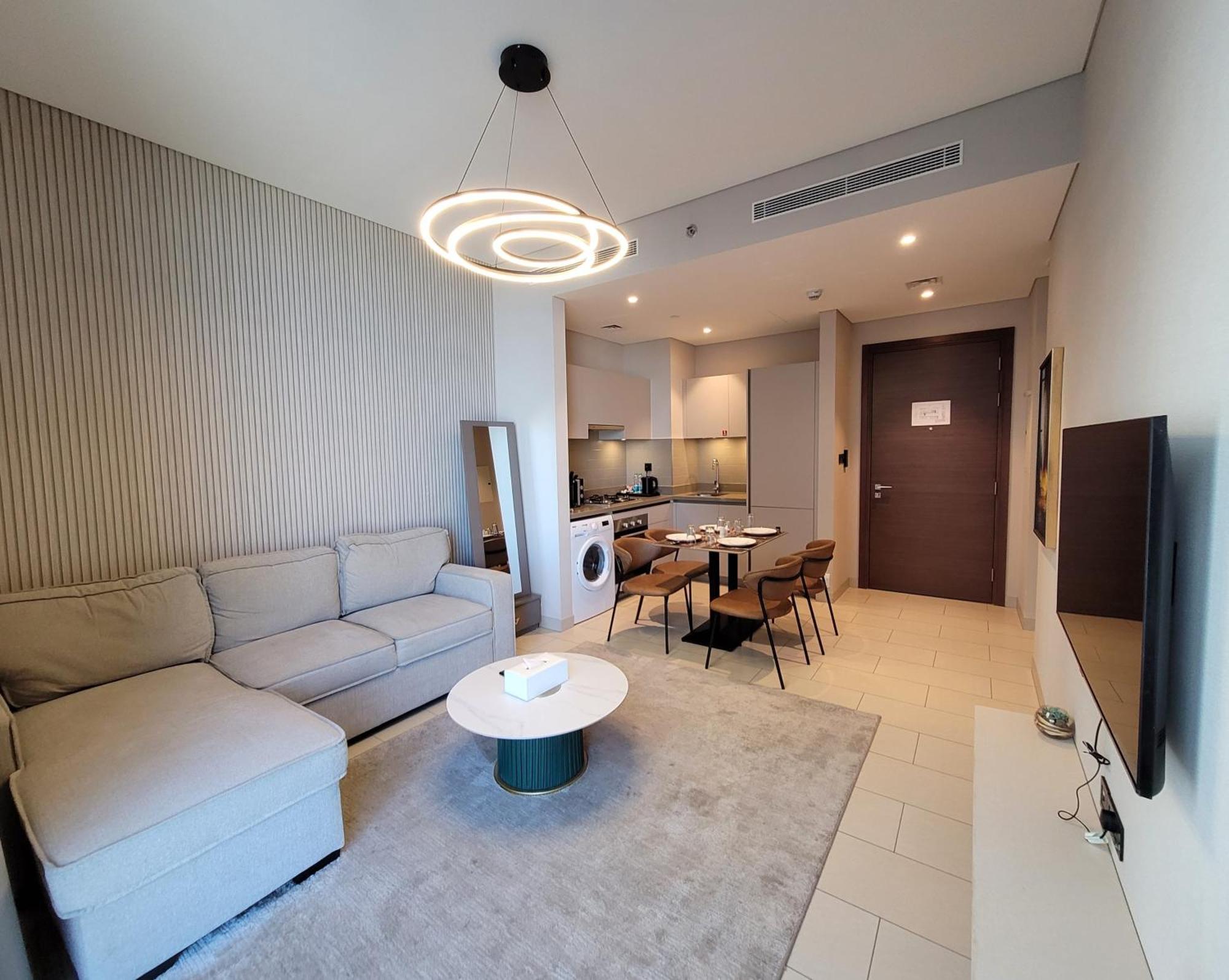 Modern Fully Furnished 1br Creek Vista Reserve Apartment