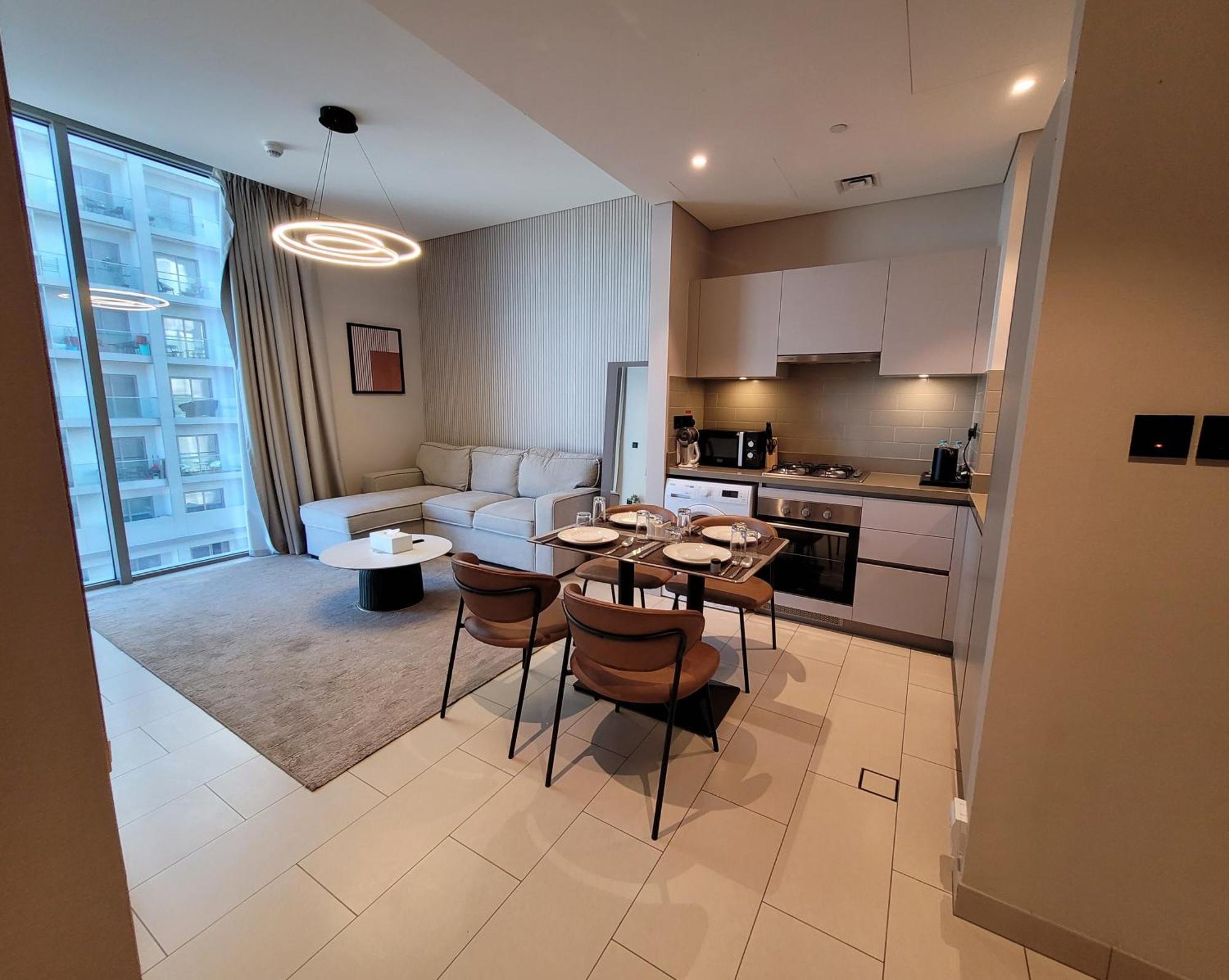 Modern Fully Furnished 1br Creek Vista Reserve Apartment *
