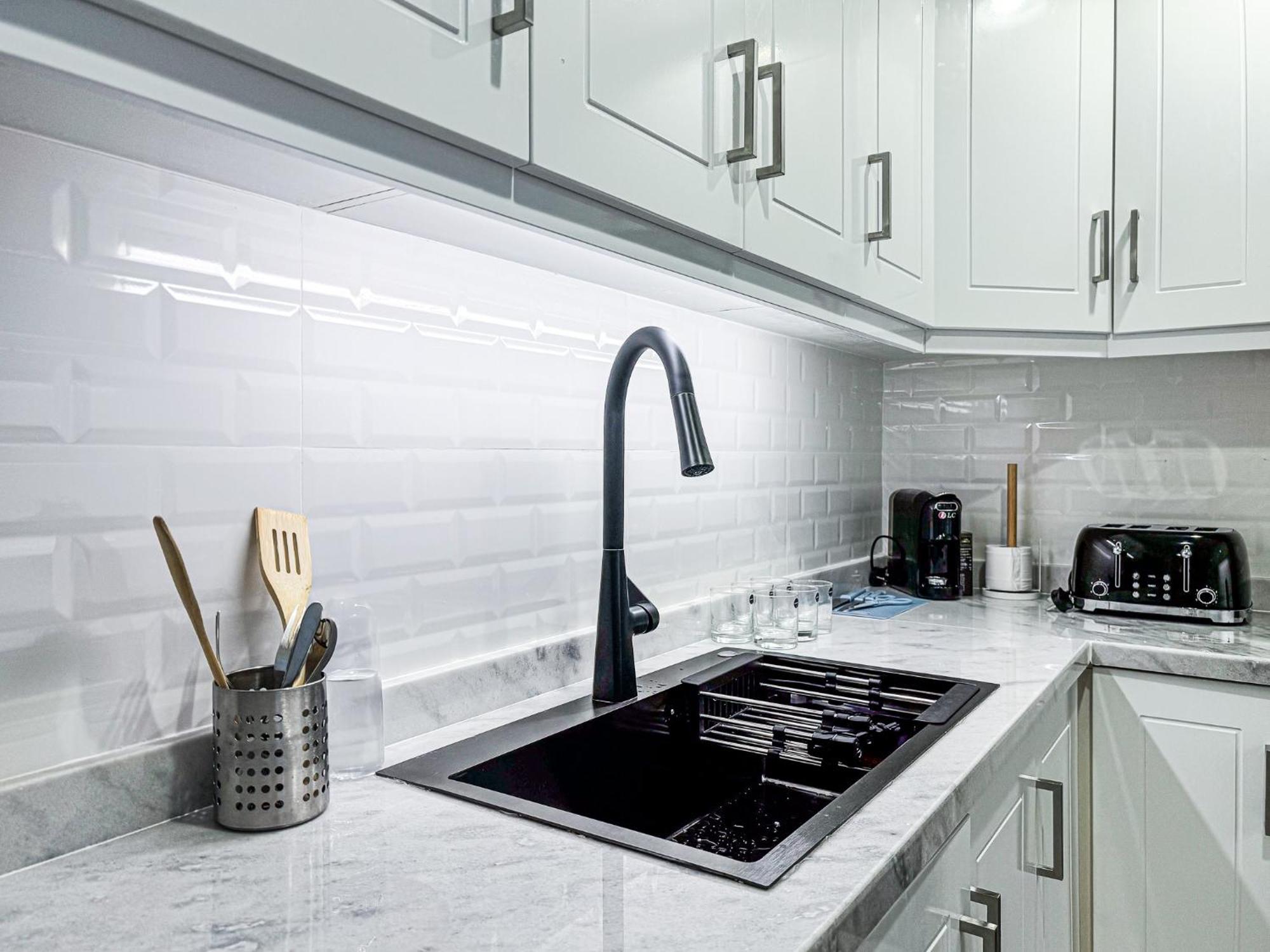 Dreamshoma -1b Spacious With A View Apartment *