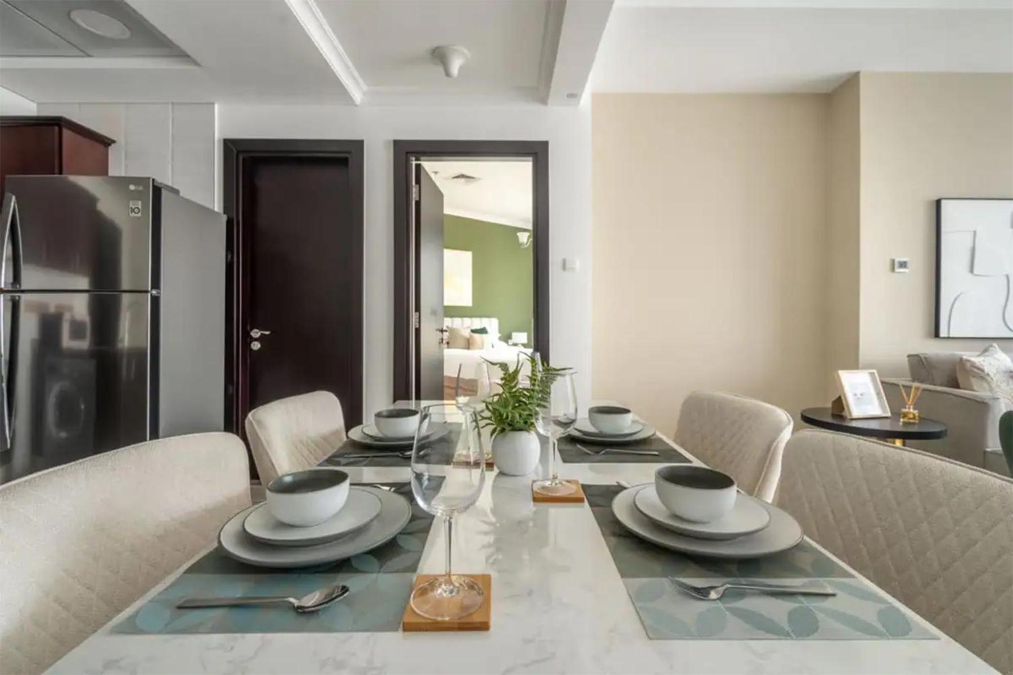 Beautiful 1br On High Floor With Partial Sea View *