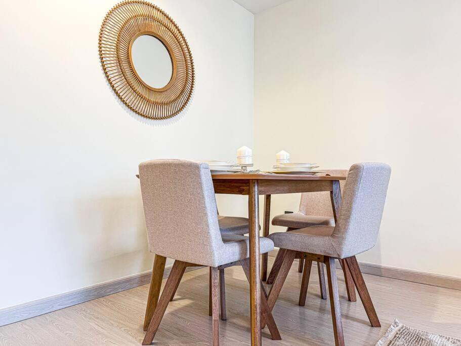 Dreamshoma -1b Spacious With A View Apartment