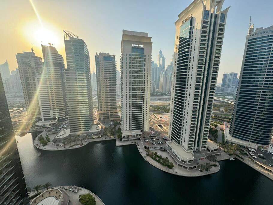 Dreamshoma -1b Spacious With A View Apartment