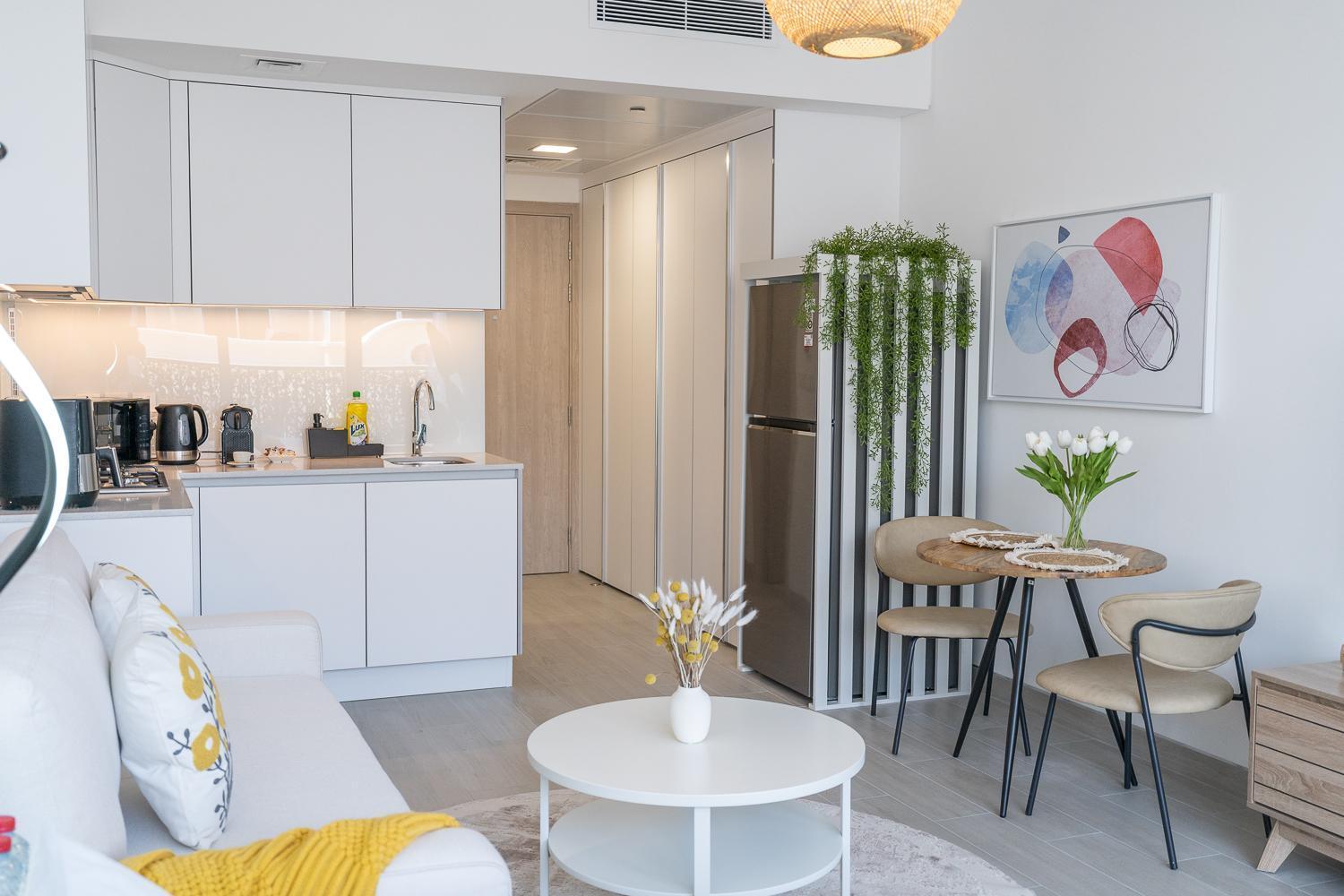 Brand New Vibrant In Jvc Apartment *