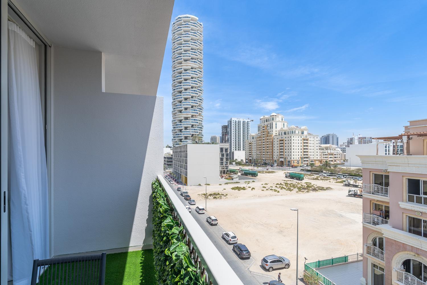 Apartment Brand New Vibrant In Jvc *