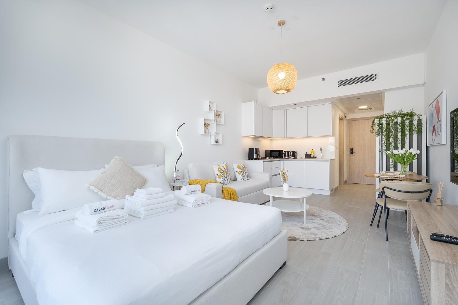Brand New Vibrant In Jvc Apartment *