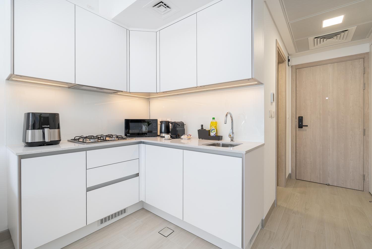 Brand New Vibrant In Jvc Apartment *