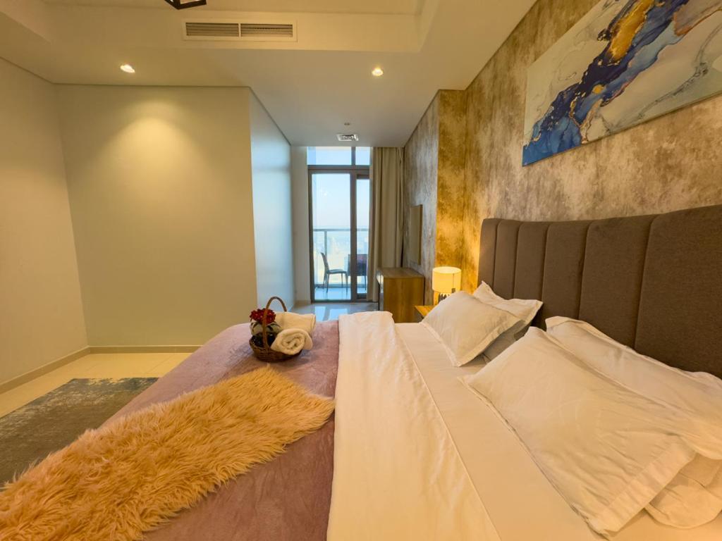 Spectacular Views On High Floor With Infinity Pool Apartment