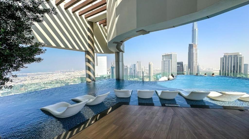 Apartment Spectacular Views On High Floor With Infinity Pool Dubai