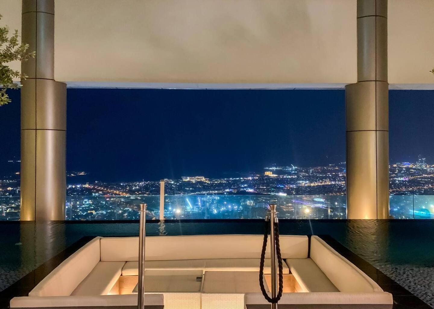 Spectacular Views On High Floor With Infinity Pool * Dubai