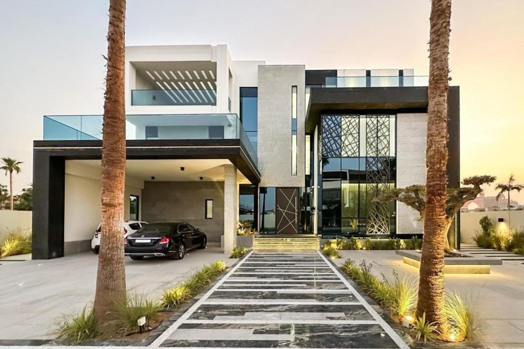 World Class Luxurious 8 Bdr - In Palm Jumeriah Villa *