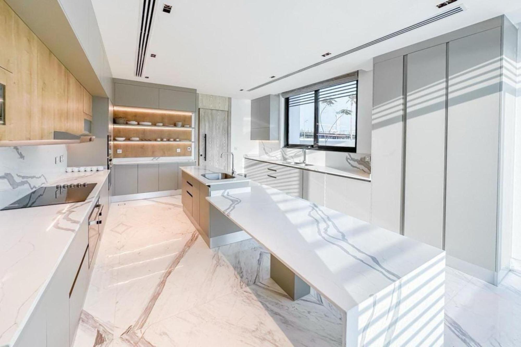 World Class Luxurious 8 Bdr - In Palm Jumeriah * Dubai