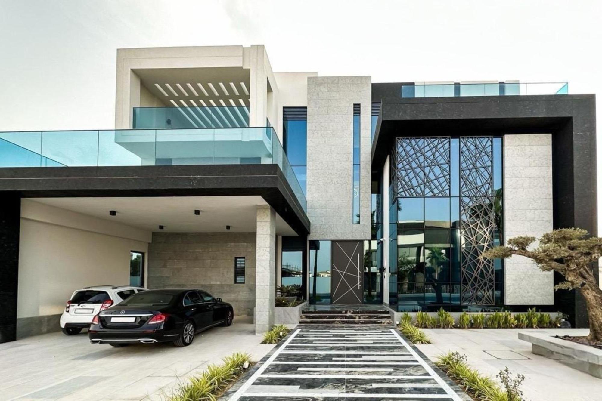 World Class Luxurious 8 Bdr - In Palm Jumeriah Dubai