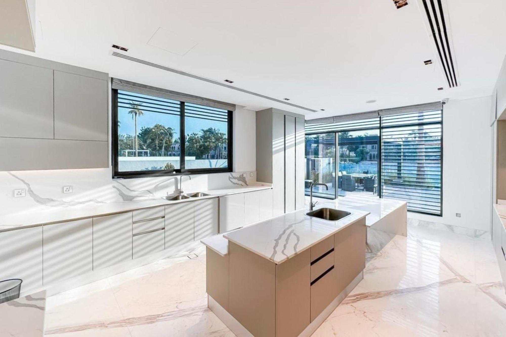 World Class Luxurious 8 Bdr - In Palm Jumeriah Villa