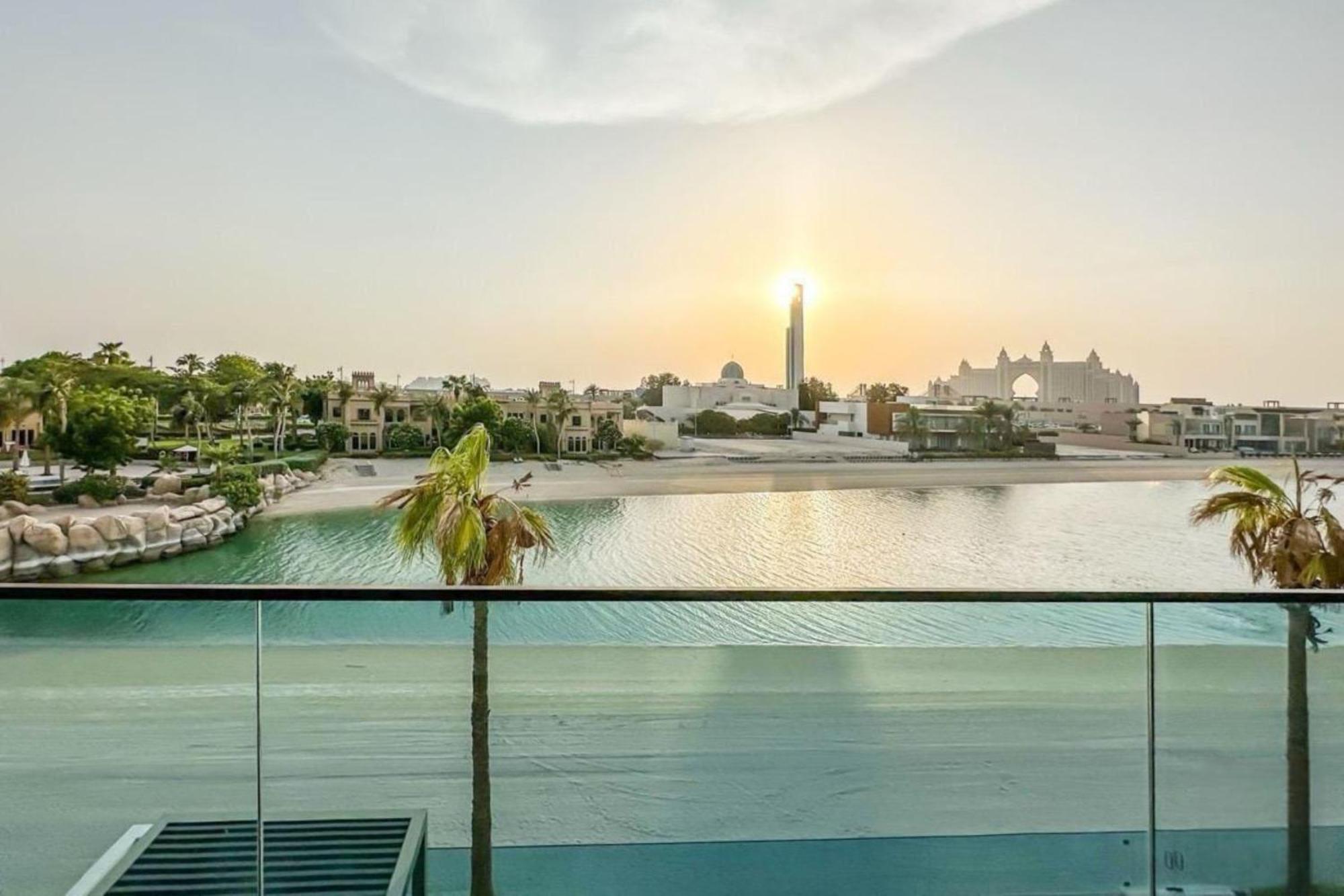World Class Luxurious 8 Bdr - In Palm Jumeriah * Dubai