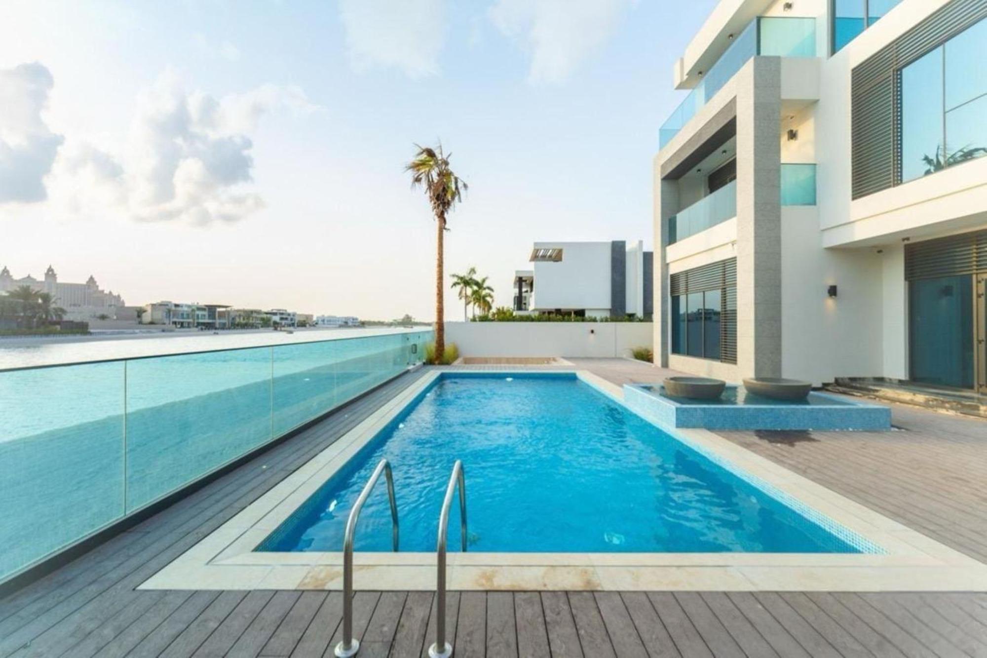 World Class Luxurious 8 Bdr - In Palm Jumeriah *